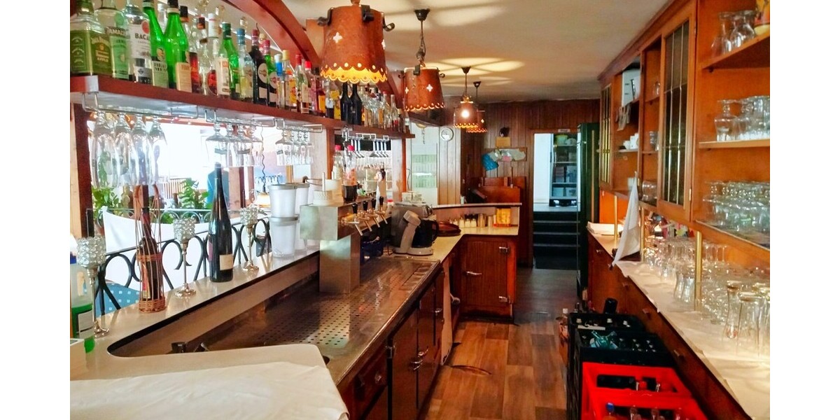 Bar hinten